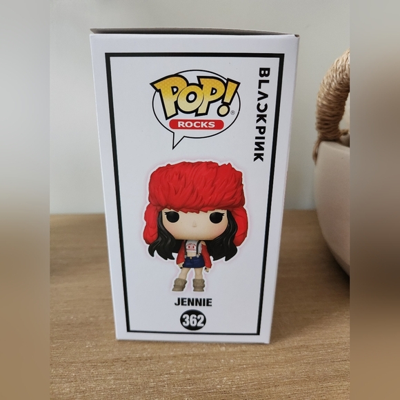 Funko Pop! BLACKPINK Jennie with Red Hat Shut Down - Picture 5 of 6